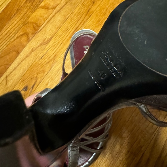 Prada Metallic Ankle Strap Heel - Silver shoes with crossed straps - Picture 14 of 16